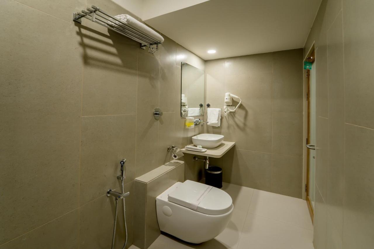 Hotel Pleasant Lake Ahmedabad Exterior foto