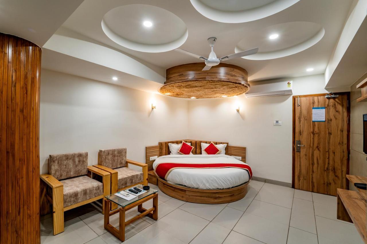Hotel Pleasant Lake Ahmedabad Exterior foto